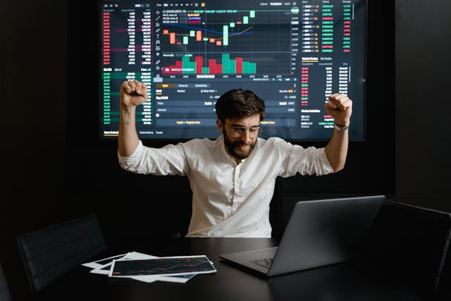 ideas de negocios de éxito una persona expresando el éxito